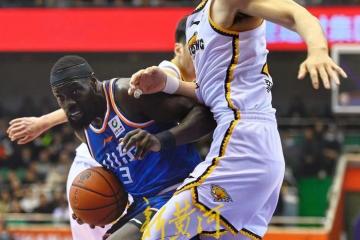 世俱杯奖金-广东队鏖战公牛，陶汉林统治全场