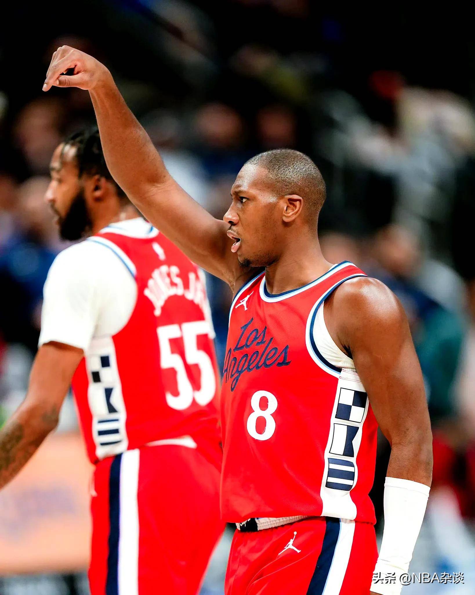 世俱杯奖金-快船全队得分均衡贡献，击败活塞的简单介绍