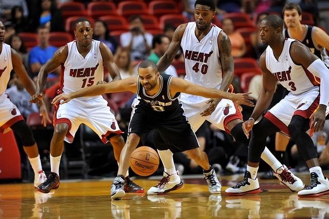 世俱杯赛程-包含热火客场不敌马刺，遭遇困境的词条