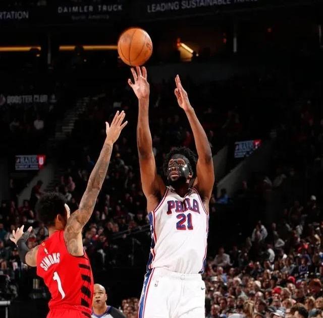 世俱杯-76人客场击败开拓者,积极进取