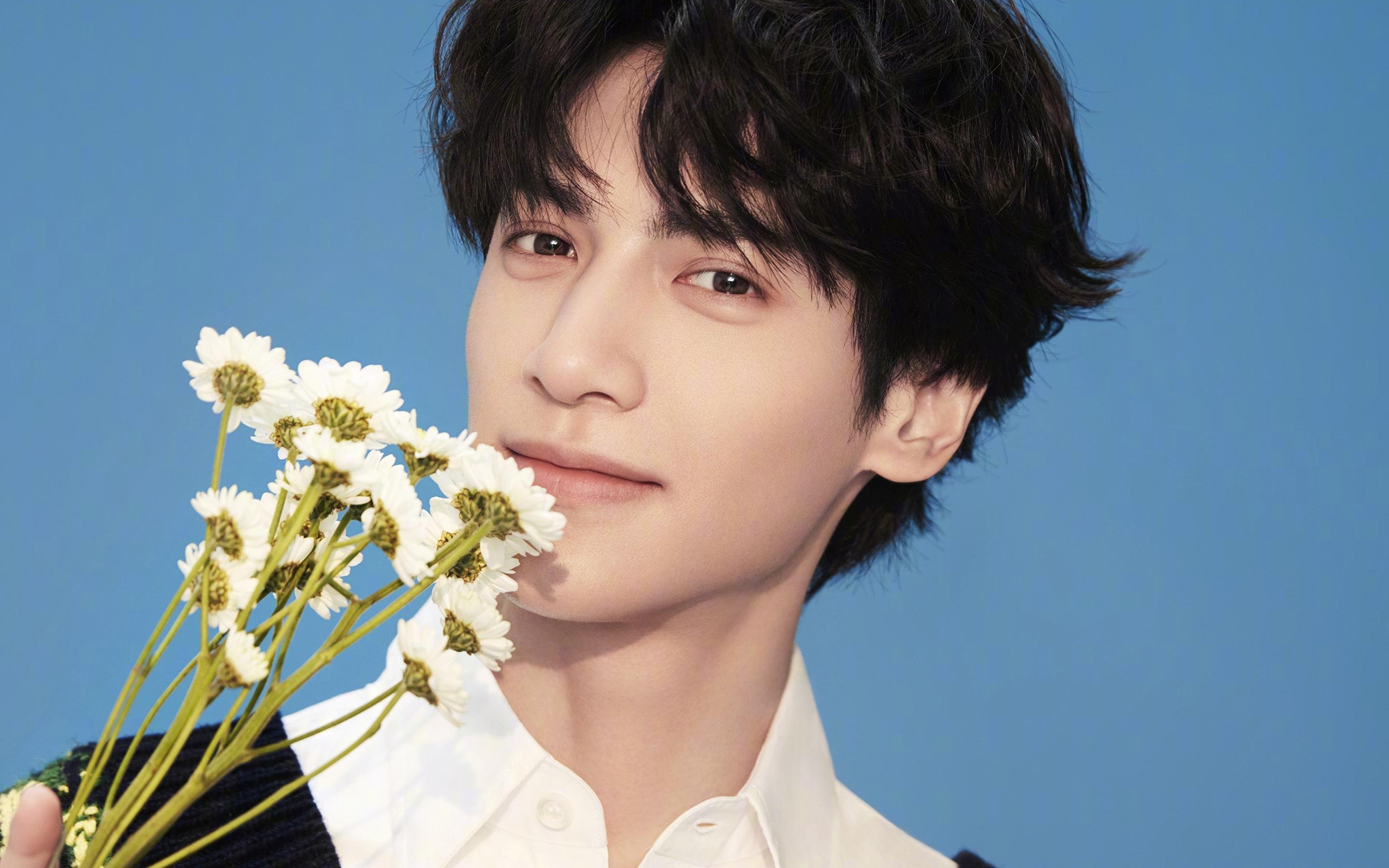 世俱杯决赛-王座易主与绿茵称王,当国王爆冷鹈鹕,浓眉在意甲焦点战接管比赛